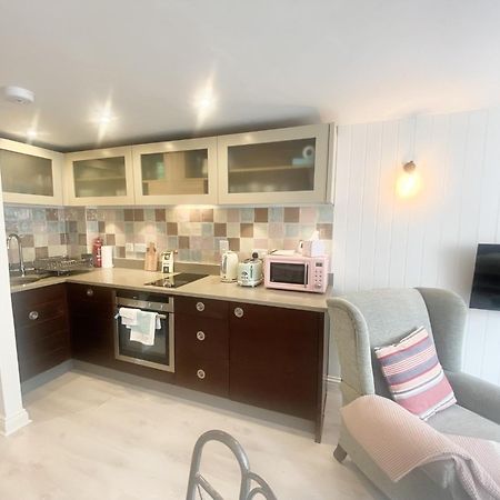 Stylish Cottage With Quay And River View Lymington Exterior photo