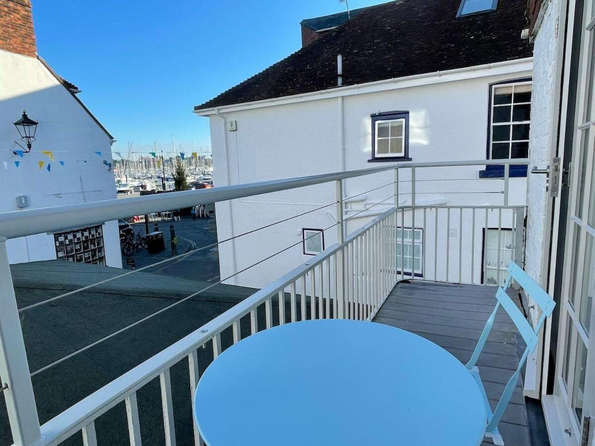 Stylish Cottage With Quay And River View Lymington Exterior photo