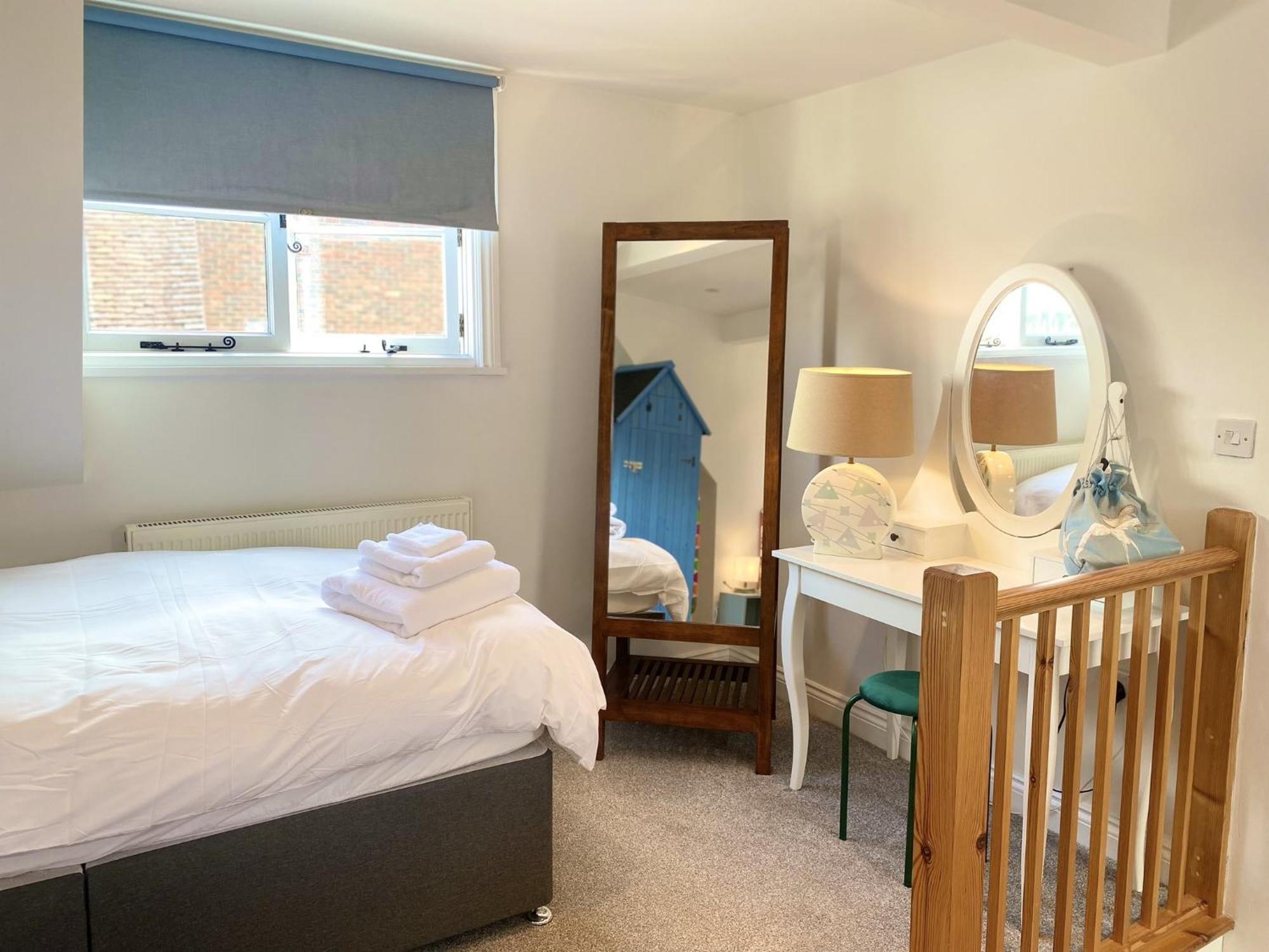 Stylish Cottage With Quay And River View Lymington Exterior photo