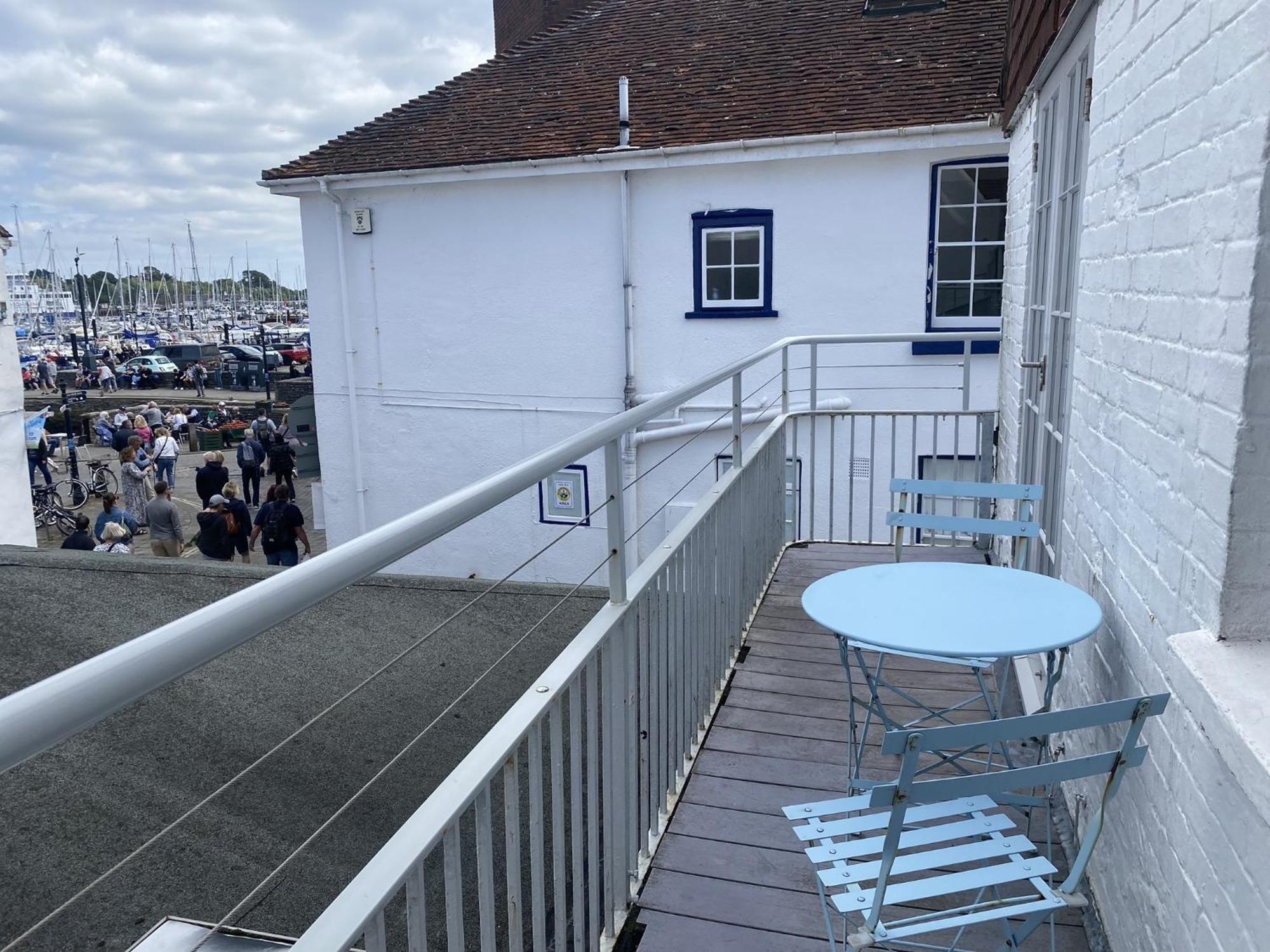 Stylish Cottage With Quay And River View Lymington Room photo